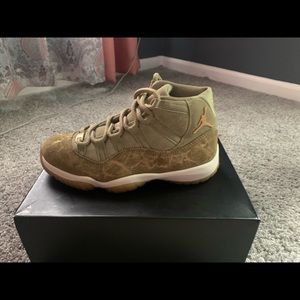 Women’s Jordon 8 Retro